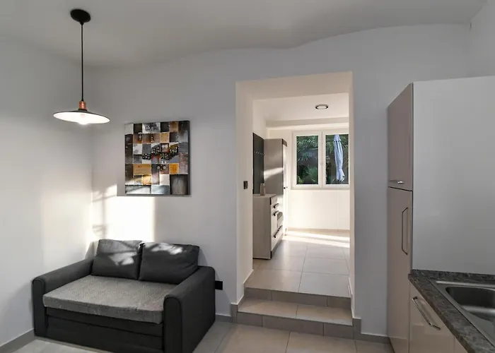 Pet friendly Lovely Apartment Mit Terrace,Unique Location,Near The Beach But Middle Of Bamboo And Palm Park Opatija