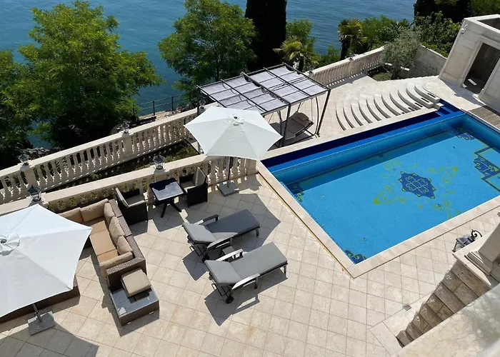 Pet friendly Apartments Villa Isabella Opatija