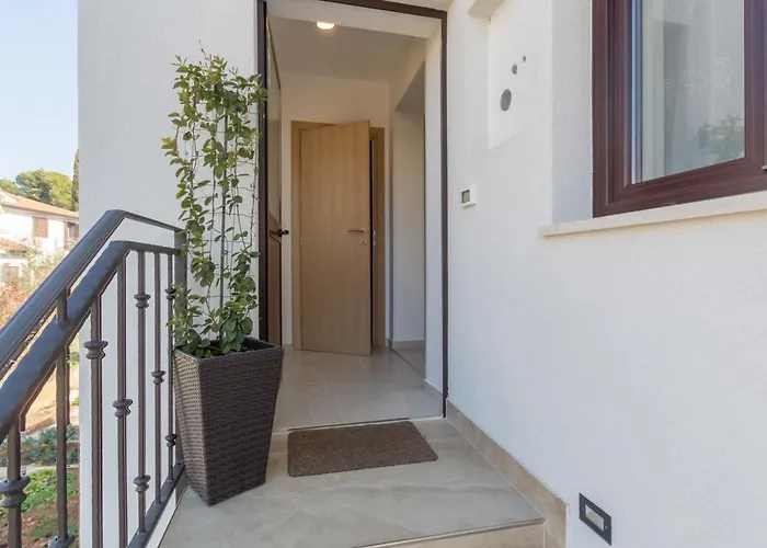 Alex Deluxe Apartments On Beach Porec