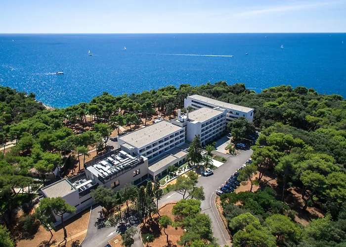 Pula Hotels with Tennis Court