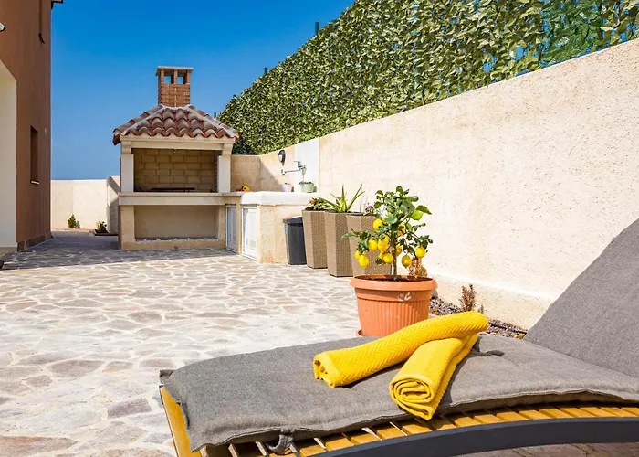 Villa Nur Pula with Pool