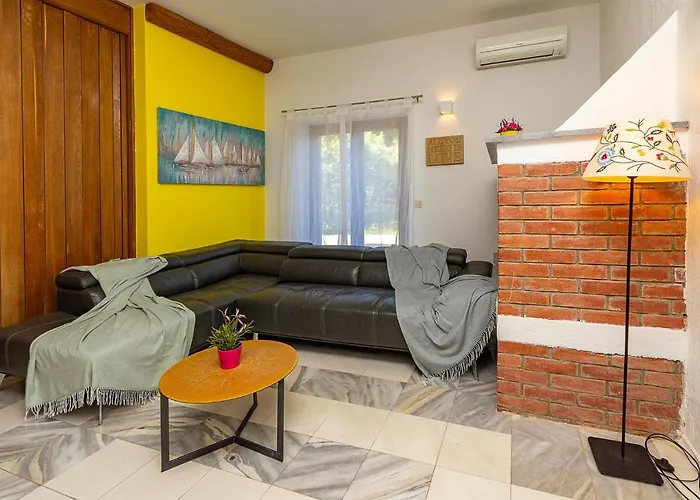Beautiful Home In Rovinj With 6 Bedrooms, Wifi And Outdoor Swimming Pool