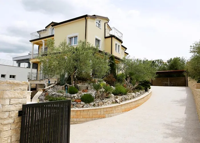 Apartments House Tomic For Max 22 Persons Maj Porec