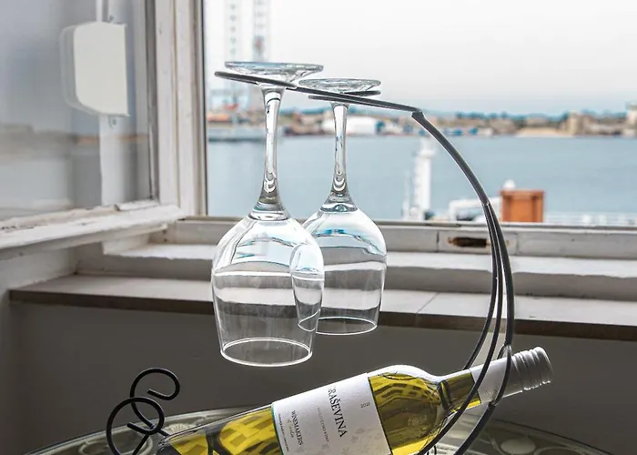Main Square Apartments With Sea View Pula