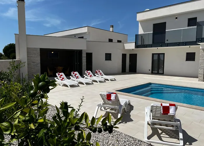 Villa Mare - Modern Villa With Swimming Pool And Jacuzzi Pula
