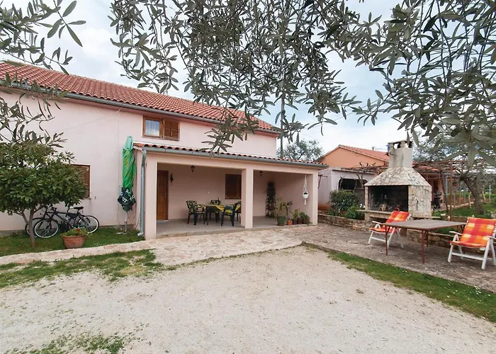 Pet friendly 2 Bedroom Beautiful Apartment In Rovinj