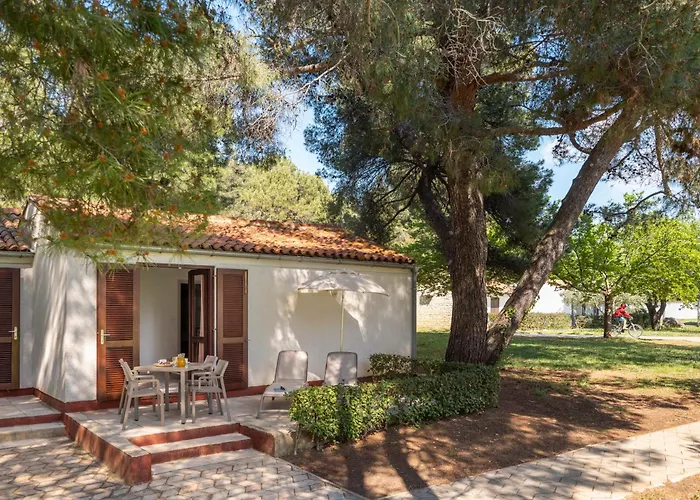Rovinj Cheap Hotels near Aeroporto de Joinville Airport (JOI)