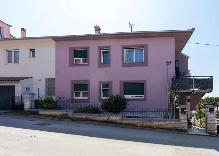 Apartments Tonka Near Beach And Sea Pula