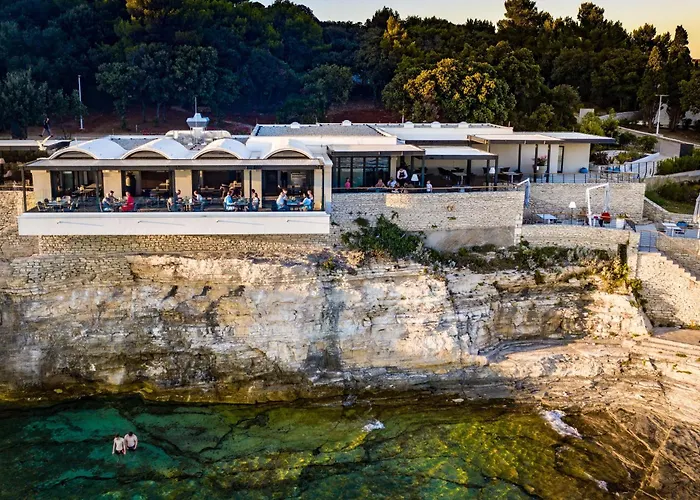 Pula Pet Friendly Lodging and Hotels near Amphitheatre de Pula