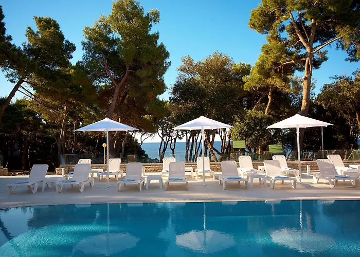 Pula Beach hotels