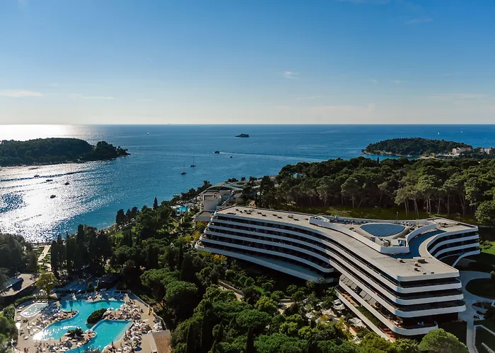 Rovinj hotels near Monument to fallen fighters and victims of Fascist terror