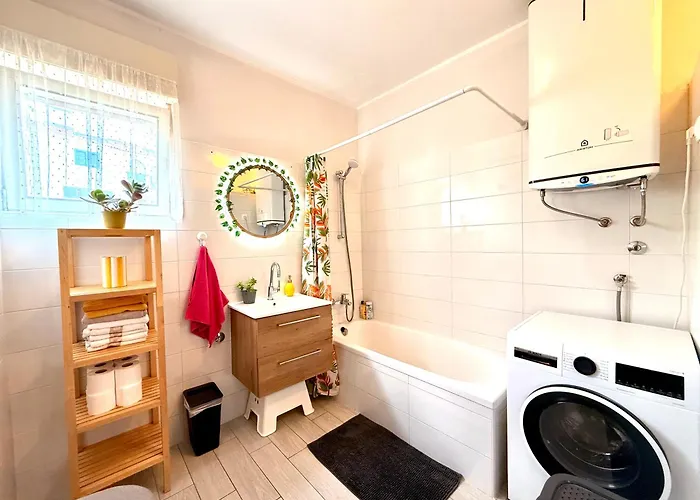 Pet friendly Spacious Apartment By The Sea 8+4 Pula