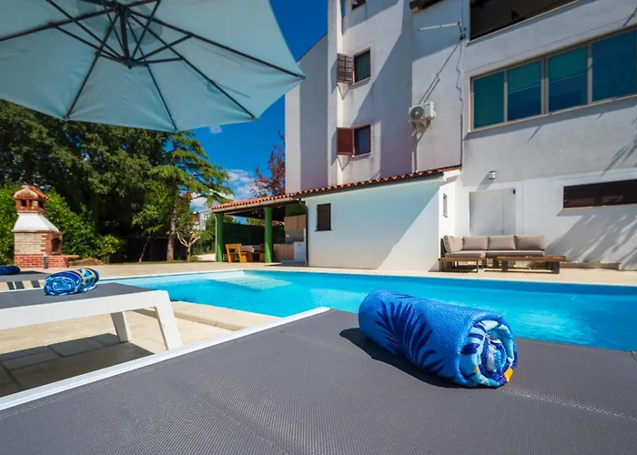 Pet friendly Moonvidal Residence With Big Private Swimming Pool And Free Parking Pula