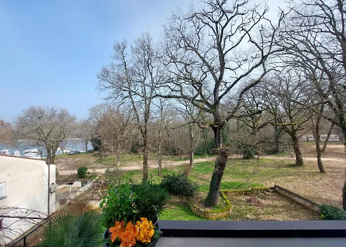 Gallery Lux Loft 75 M2, 2 Baths, 2 Mins To Sea Porec