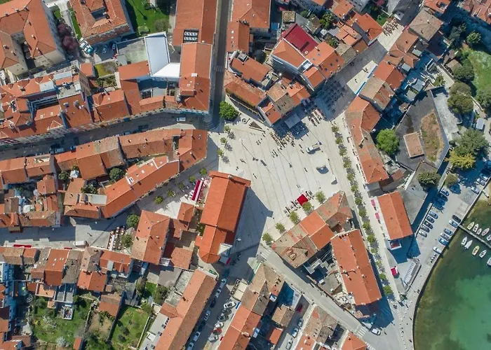 Apartment Complex Iris Porec