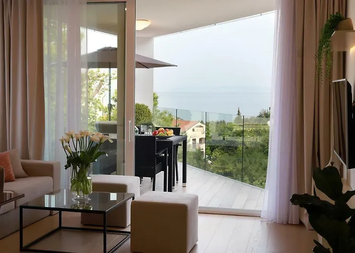 Pet friendly Modern Apartment Near The Sea Icici
